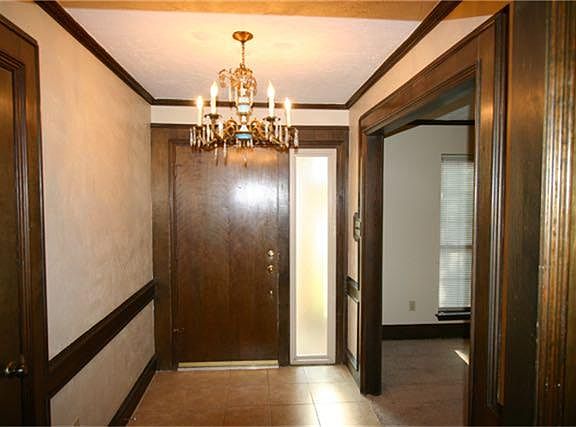 Entry way with tile.