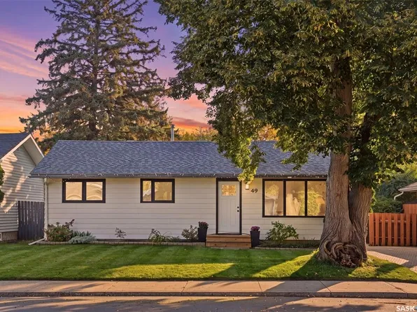 49 Mackenzie CRESCENT, Saskatoon, SK S7J 2R4