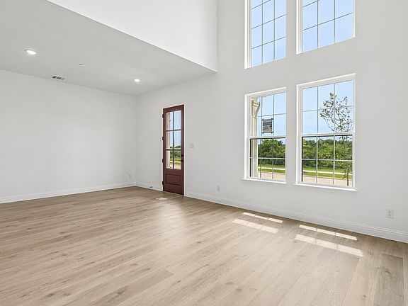 2nd image of 1374 Marsh Ln