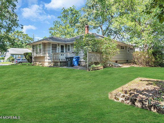 3rd image of 917 Knollwood Court