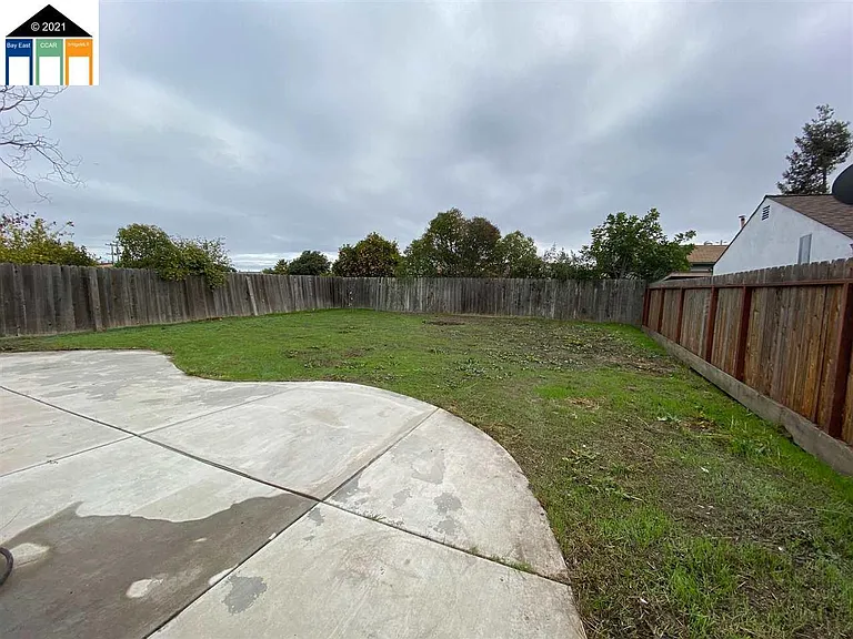6952 Graham Ave — Photo 12