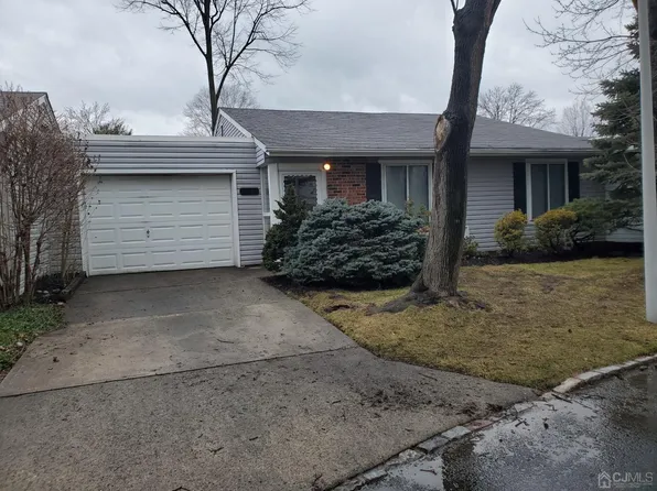 291 Vernon Rd #B, Monroe Township, NJ 08831