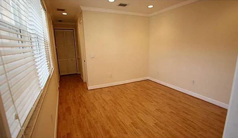 515 SW 147th Ave — Photo 11