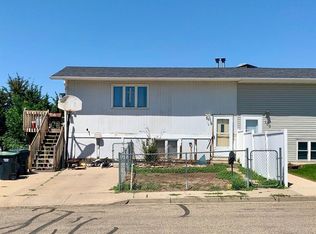 102 13th St NW, Mandan, ND 58554