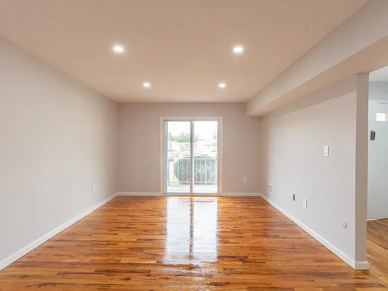 River Edge Apartments — Photo 6