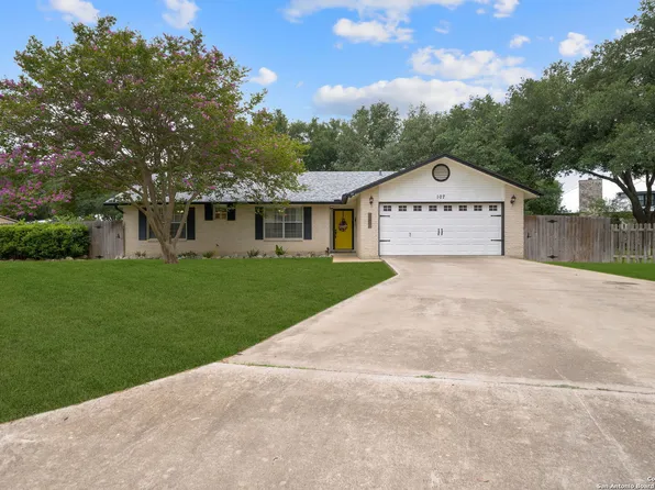 107 Summer Breeze, Castroville, TX 78009