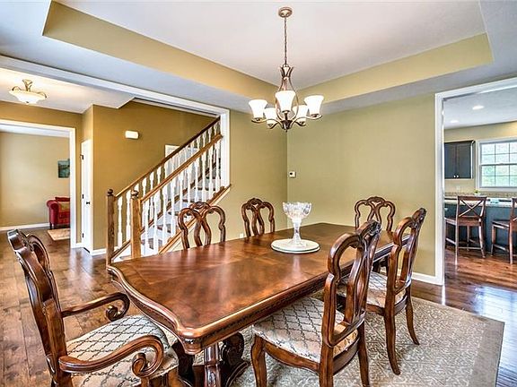 4th image of 410 Hidden Meadow Dr