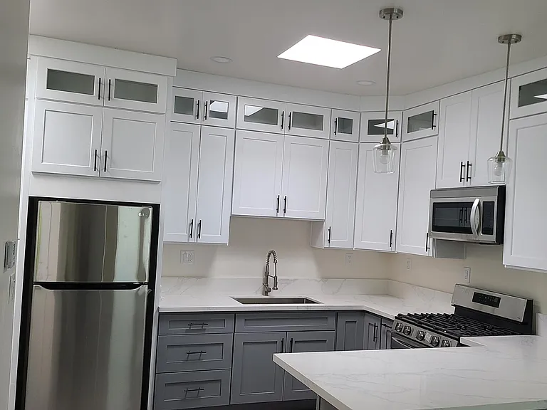 1821 1/4 N Mariposa Ave — Photo 1