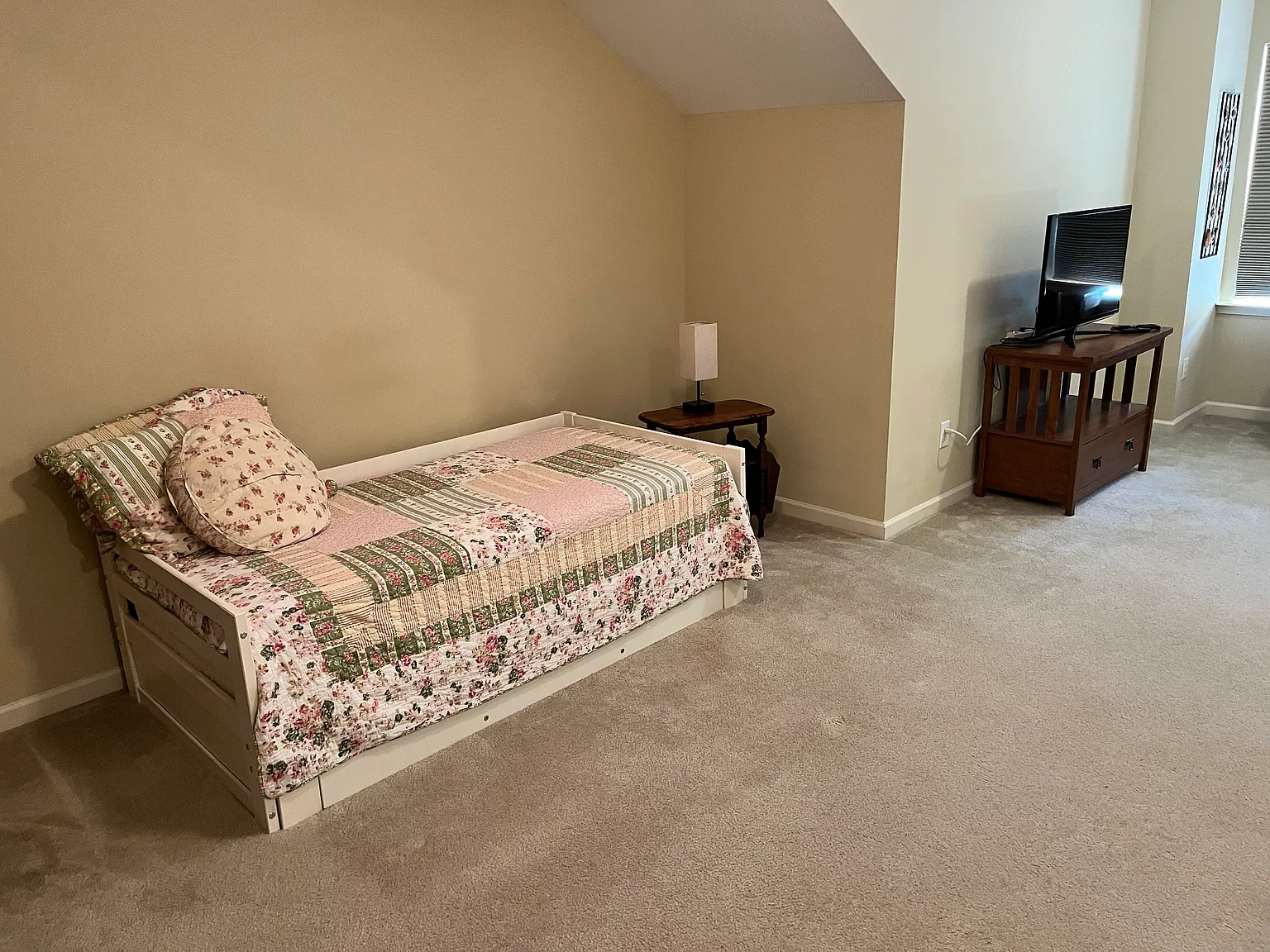 3 bed, 3.5 bath, 2205 sqft, $790 — Photo 2