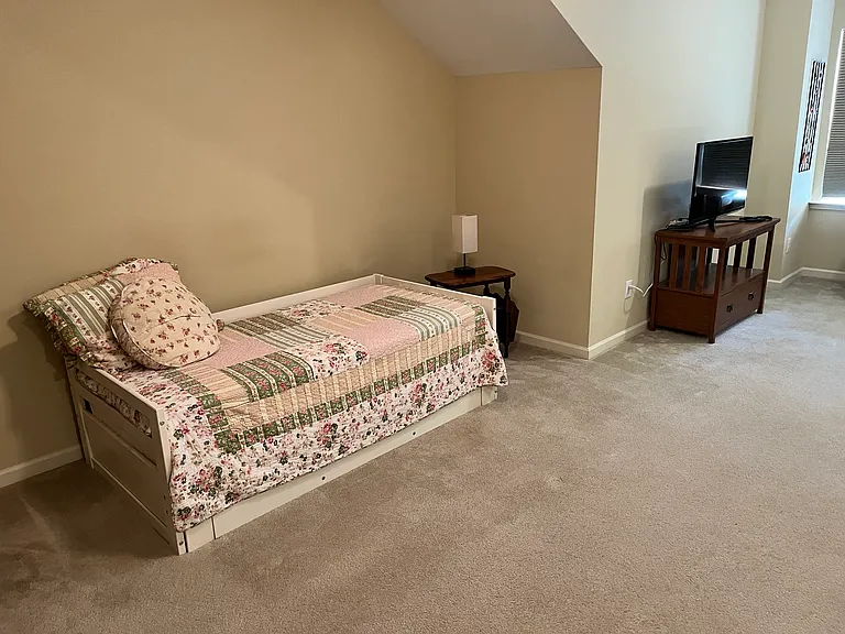101 W Winmore Ave — Photo 2