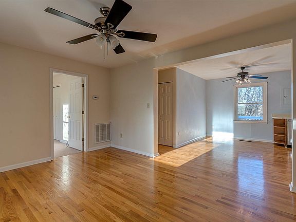 5th image of 345 Parkview Dr