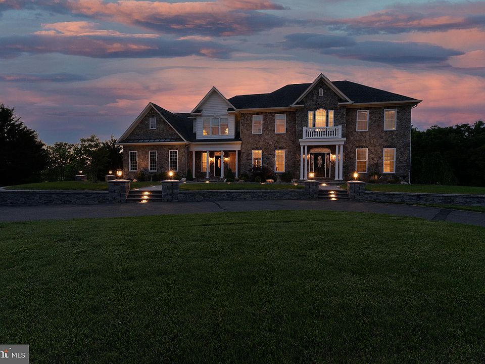 1st image of 10910 Deer Meadow Ct