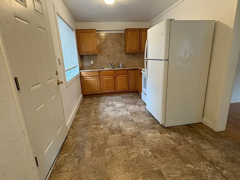 322 Willow St — Photo 5