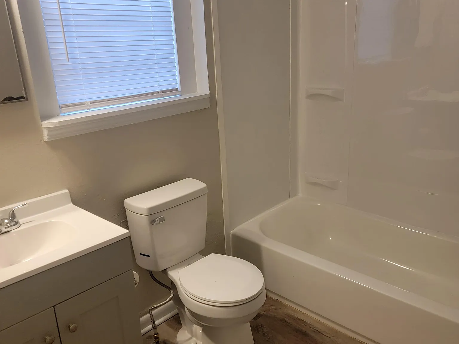 3 bed, 1077 sqft, $800 — Photo 3