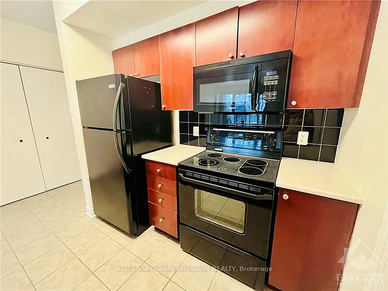 200 Rideau St #607 — Photo 14