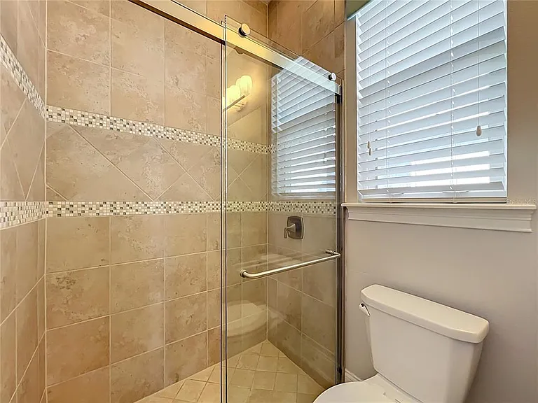 9646 Reymont St — Photo 34
