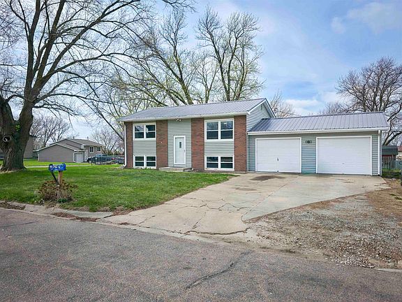 2nd image of 306 Broadmoor Dr