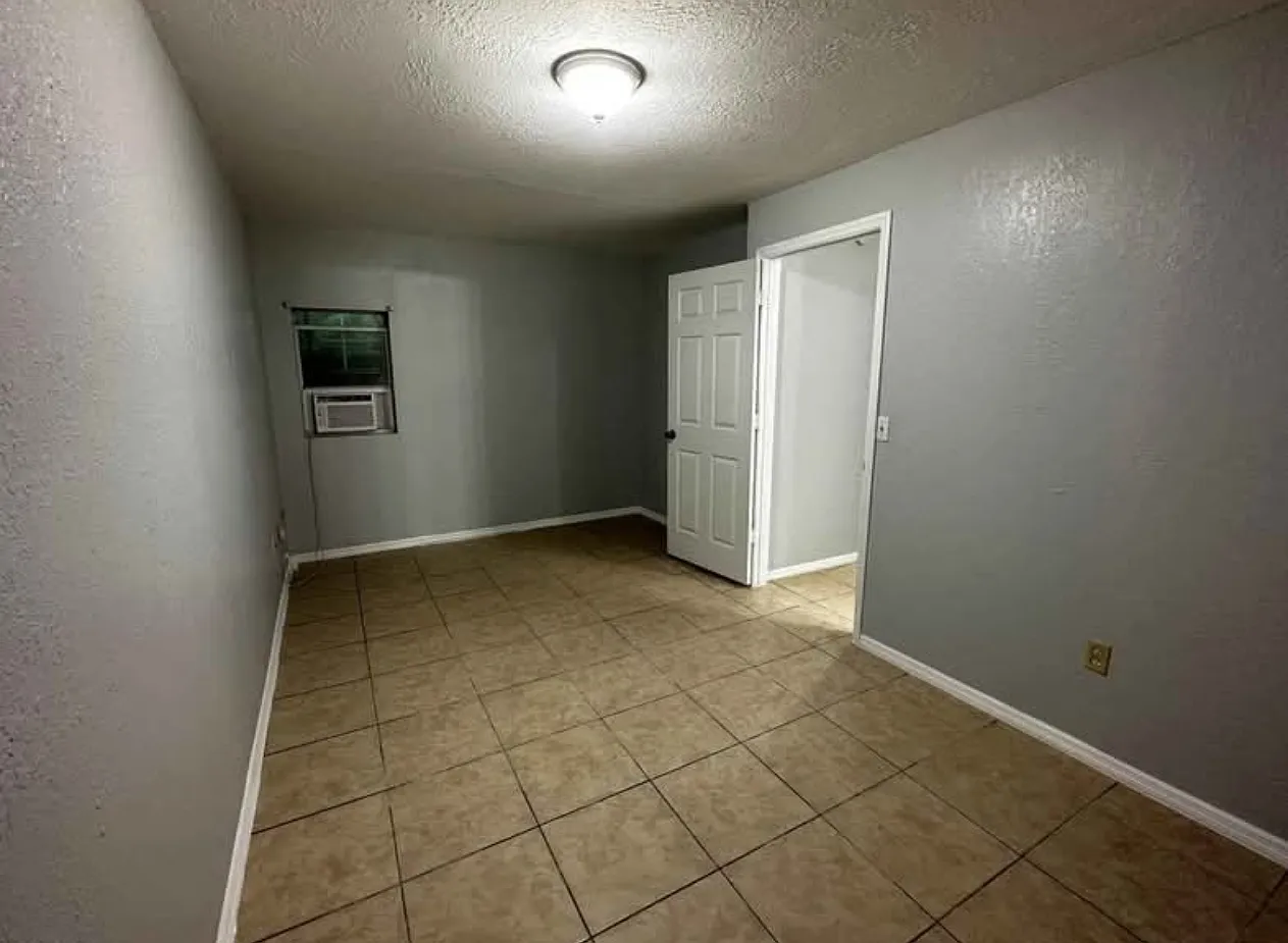 2 bed, 1000 sqft, $1,100 — Photo 4