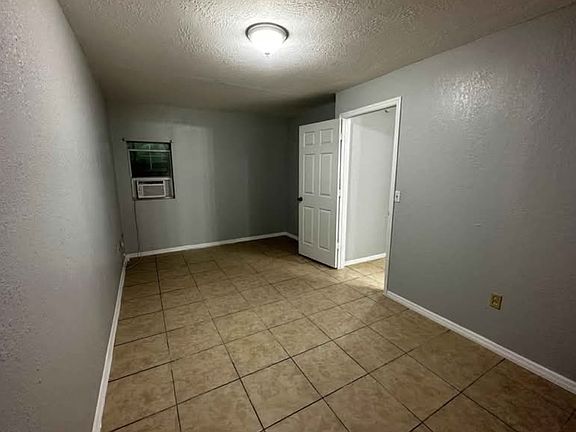 4th image of 608 Marianna Rd #B