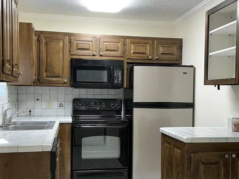 5029 Claycut Rd #4 — Photo 8