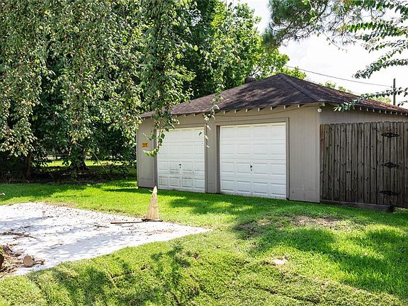 2 Car Detached Garage