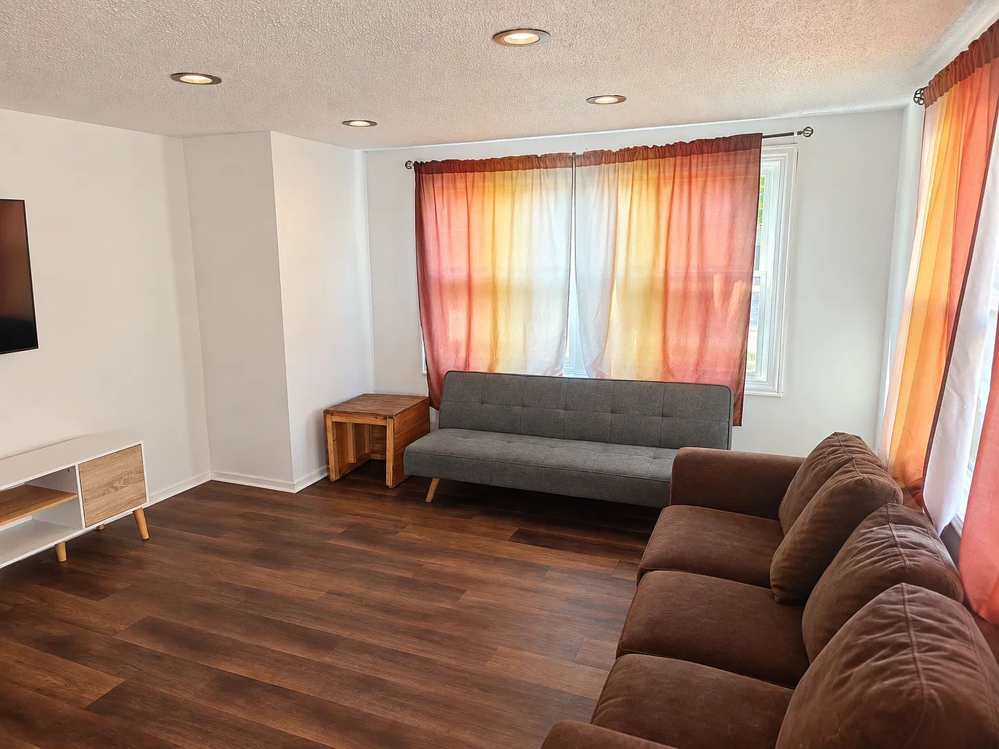 3 bed, 1200 sqft, $2,800 — Photo 2
