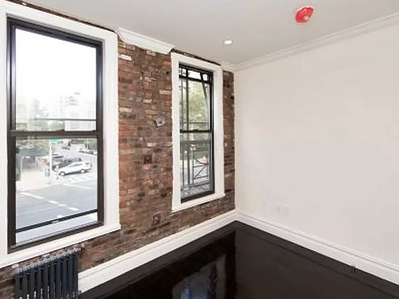 3rd image of 133 E 4th St APT 1