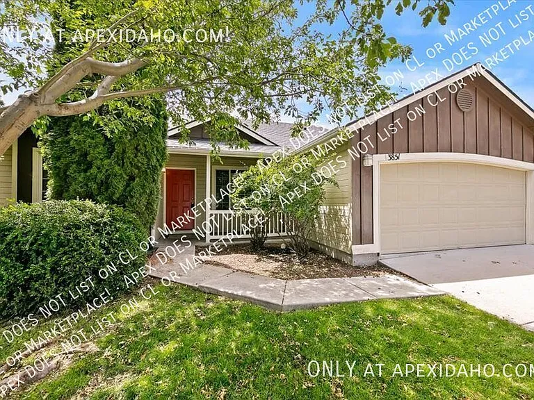 3851 N Lezana Ave — Photo 2