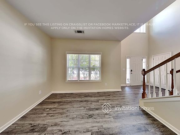 4th image of 2450 Freemont St