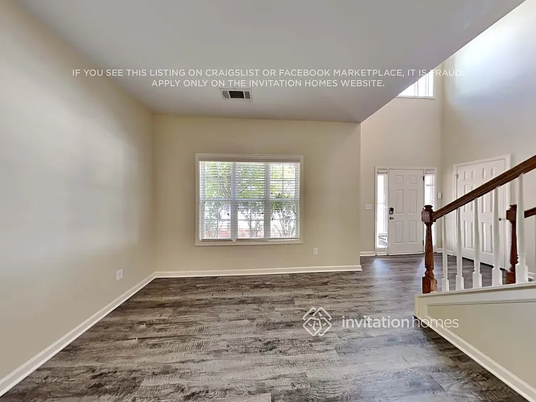 2450 Freemont St — Photo 5