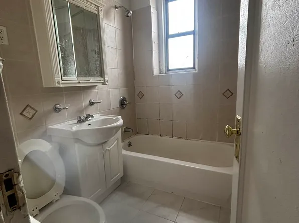 42-42 Judge Street image 6 of 8