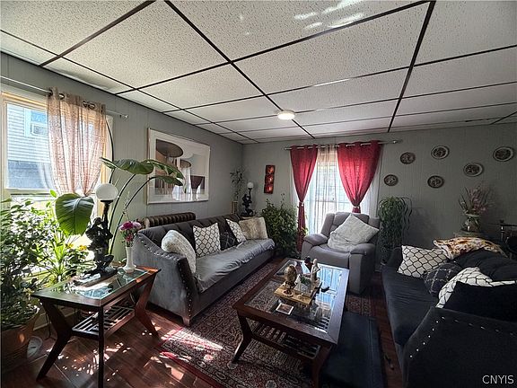 5th image of 411 James St