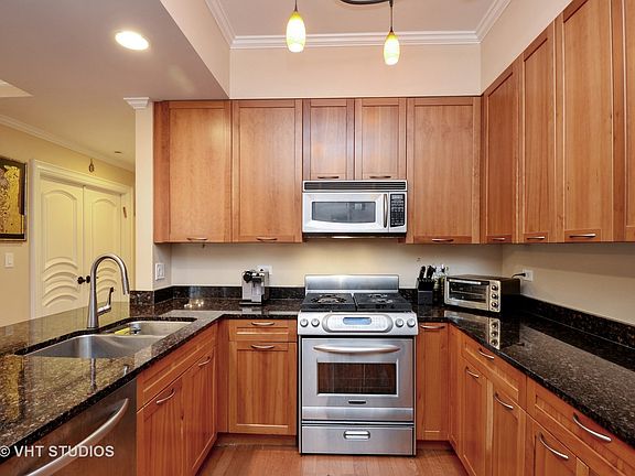 5th image of 1250 S Michigan Ave APT 2706