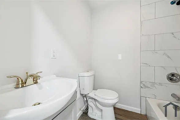 2141 W Fayette St — Photo 21