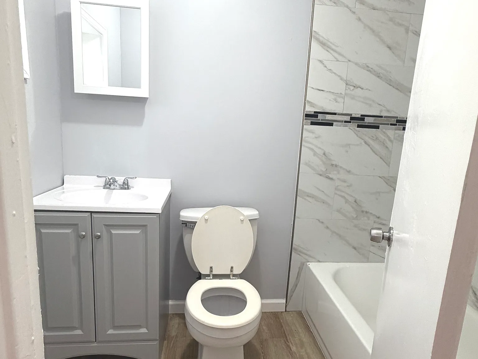 1 bed, 1.0 bath, 2328 sqft, $1,200 — Photo 4