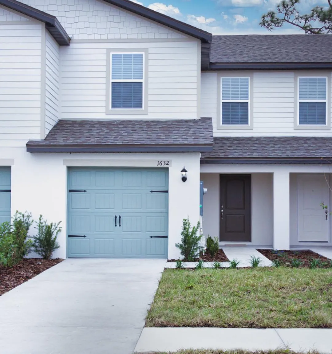 3 bed, 2.5 bath, 1731 sqft, $2,145 — Photo 1