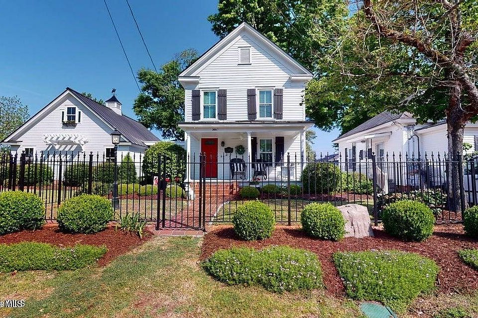 1st image of 305 Anne St