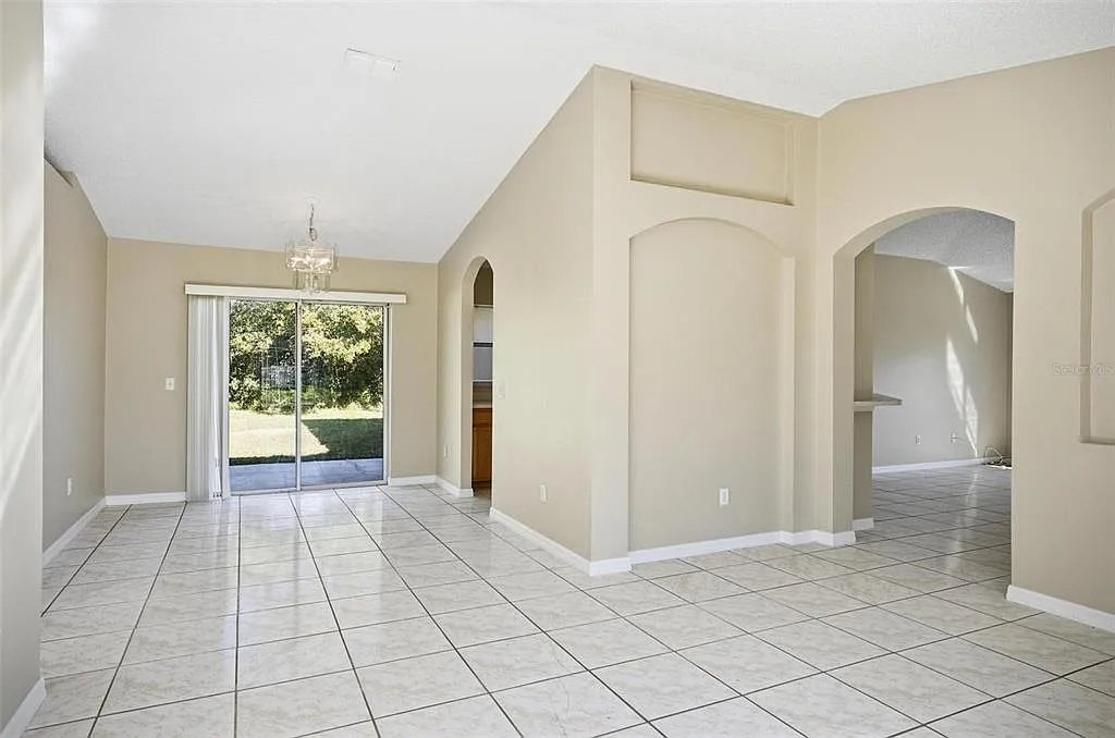 4 bed, 2.0 bath, 1640 sqft, $1,875 — Photo 4