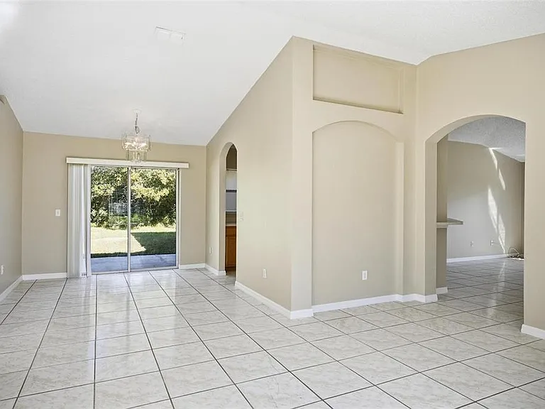 106 La Mancha Dr — Photo 4
