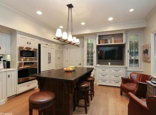 3615 Somerset Dr, Prairie Village, KS 66208