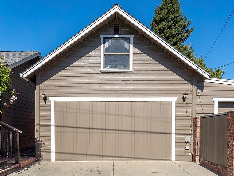 2849 Fernwood St — Photo 11
