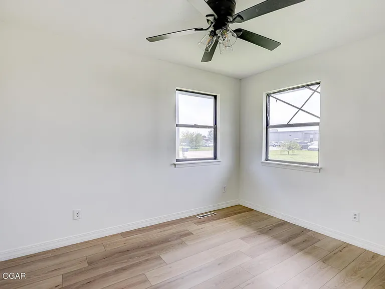 3042 W 15th St — Photo 13