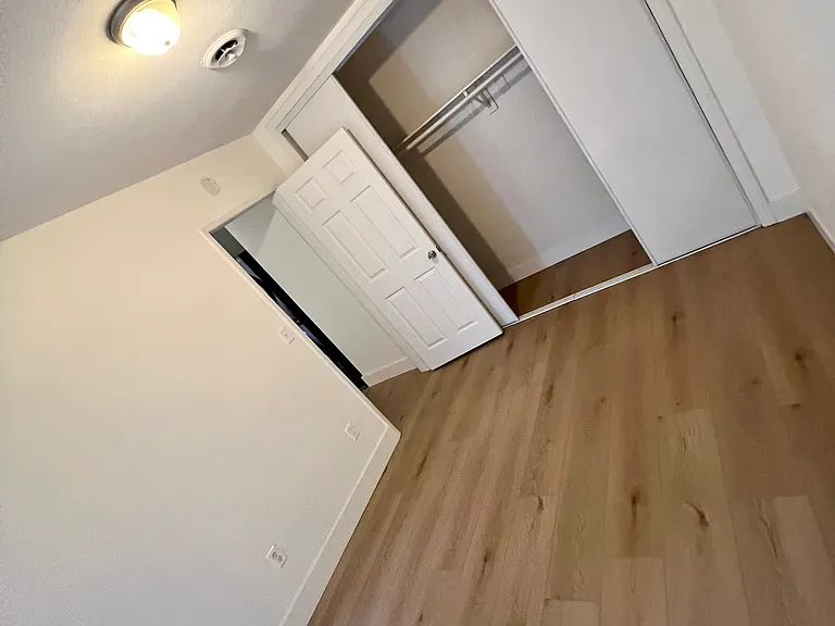 3232 Broadmoor Blvd #B — Photo 6