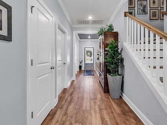 4th image of 258 Rivers Edge Dr.