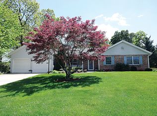 7009 Fairway Dr E, Fayetteville, PA 17222