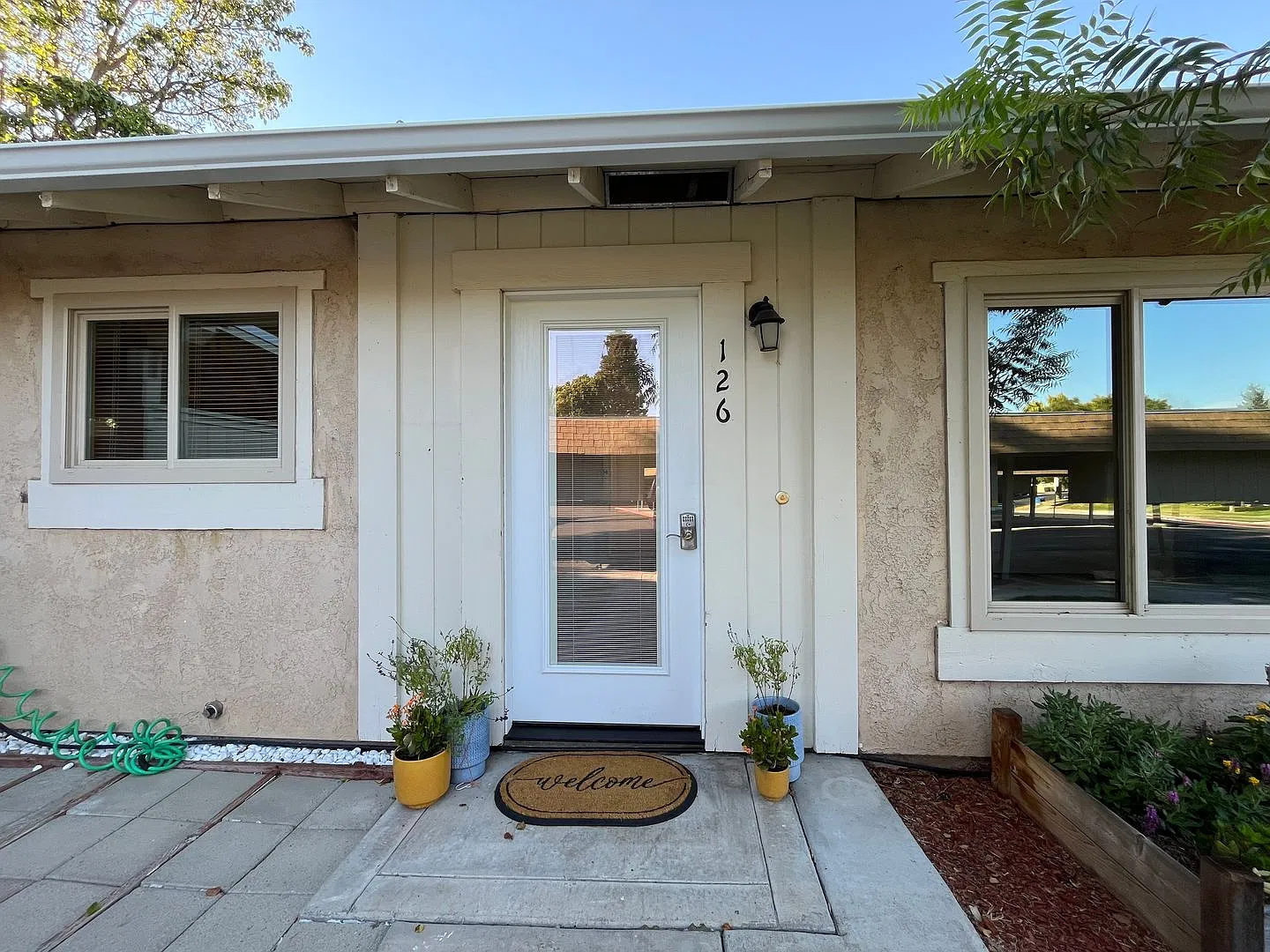 Charming 2 Bed 2 Bath home - 126 Flag Way — Photo 2