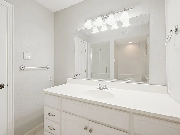 4533 N O'Connor Rd #1207 — Photo 8