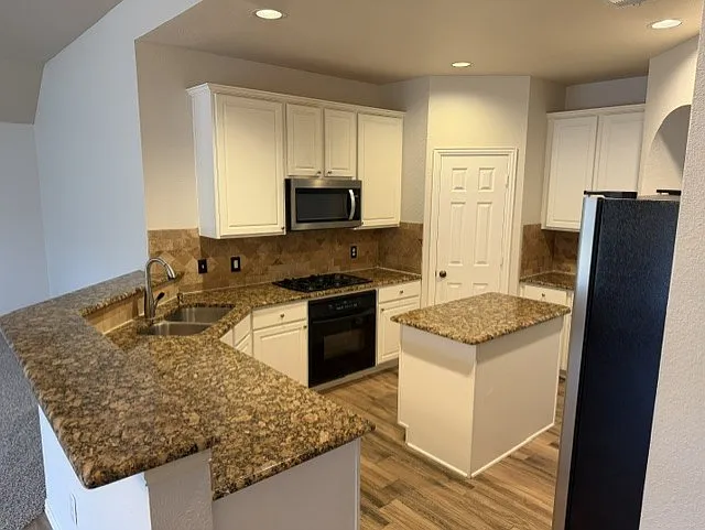 3 bed, 2279 sqft, $2,600 — Photo 3