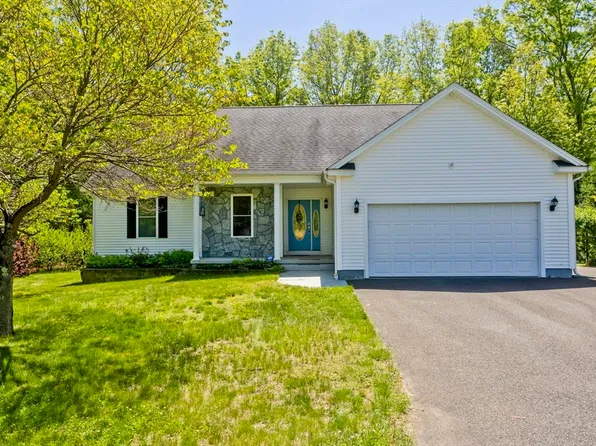 12 Camelot Ln, Easthampton, MA 01027