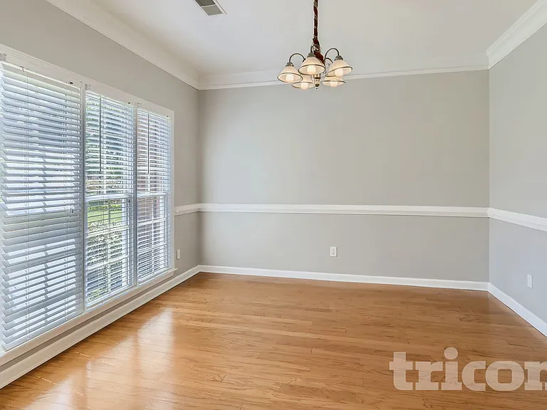 875 Cedar Creek Dr — Photo 4